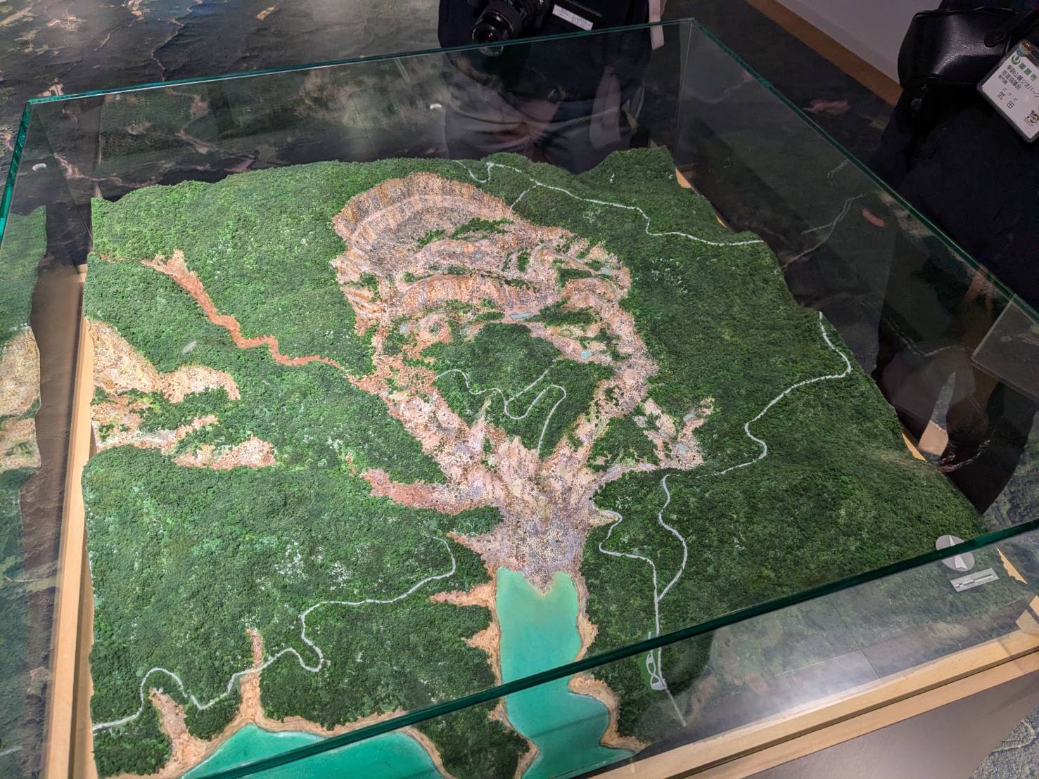 荒砥沢地すべりの模型